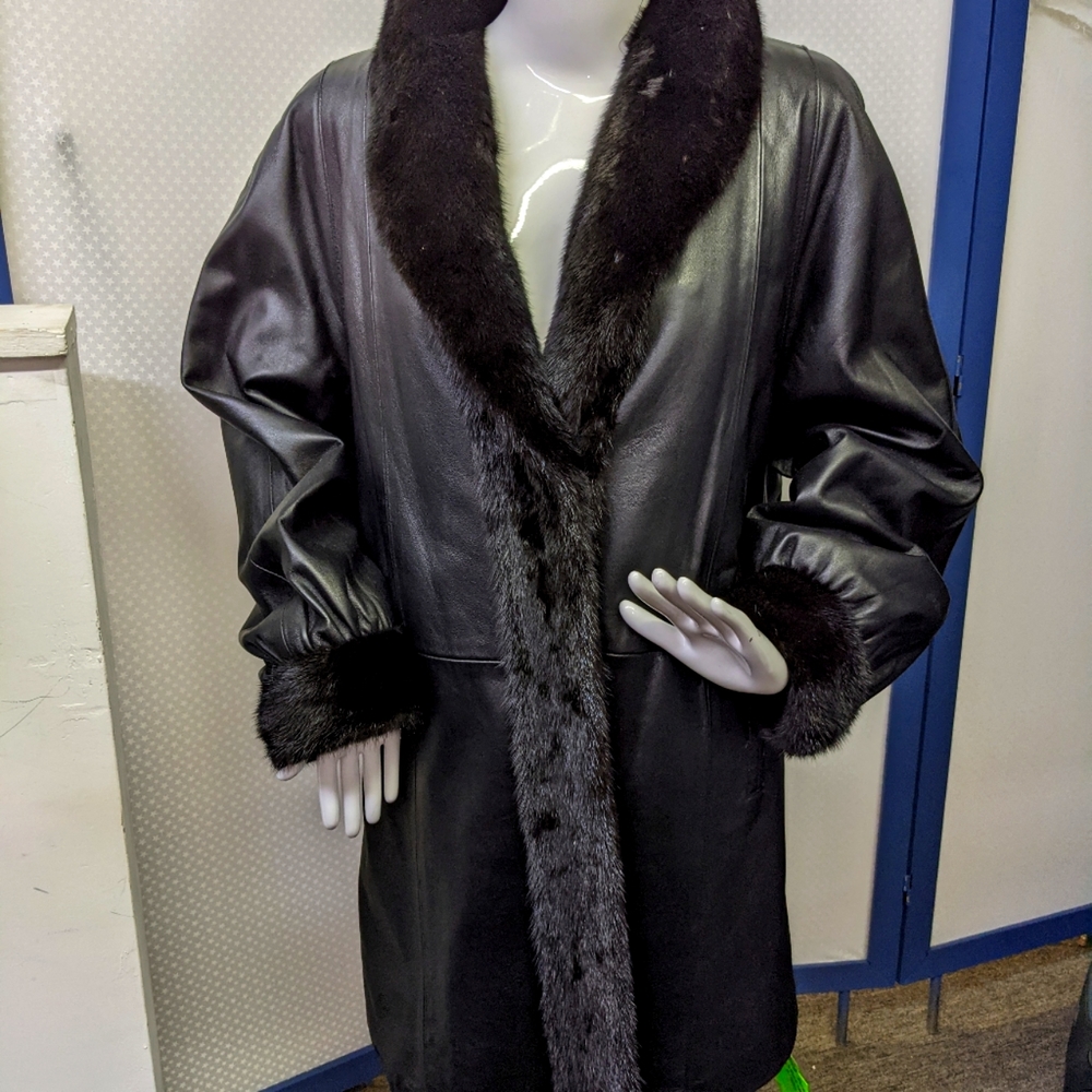 Dasco Vtg Lambskin Leather Coat with Mink Trim and Removable Rabbit Fur Liner
